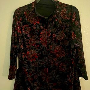 Chico’s Burnout Velvet Knit Top 3/4 sleeve pattern/black